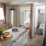 Mobil 3 Avec Terrasse - 7 Personnes - Api-1-52-519 *