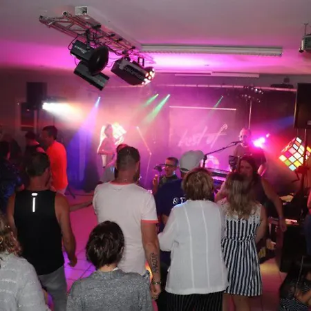 Mobil 3 Avec Terrasse - 7 Personnes - Api-1-52-519 Кемпинг *