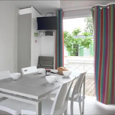 Mobil 3 Avec Terrasse - 7 Personnes - Api-1-52-519 Кемпинг Бретиньоль-сюр-Мер