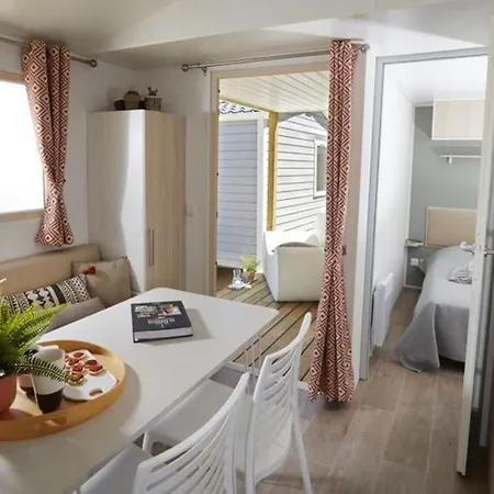 Mobil 3 Avec Terrasse - 7 Personnes - Api-1-52-519 *