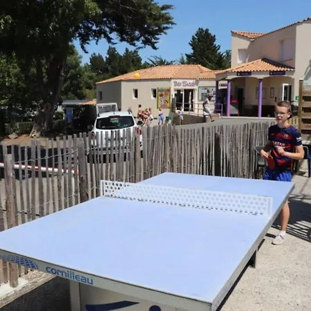 Mobil 3 Avec Terrasse - 7 Personnes - Api-1-52-519 Kemping